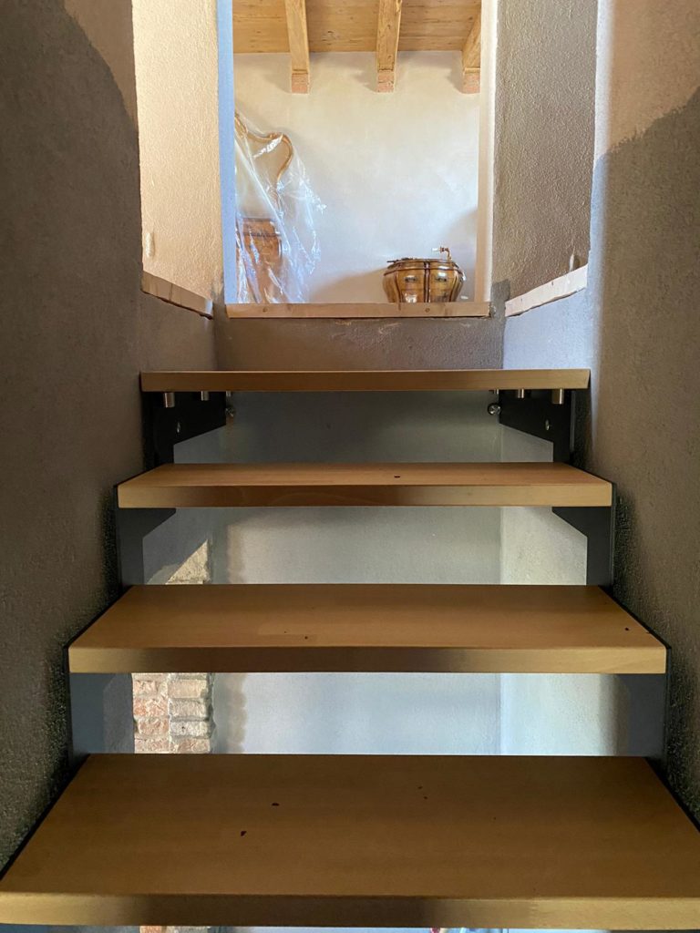 scale-in-legno-chiare-min